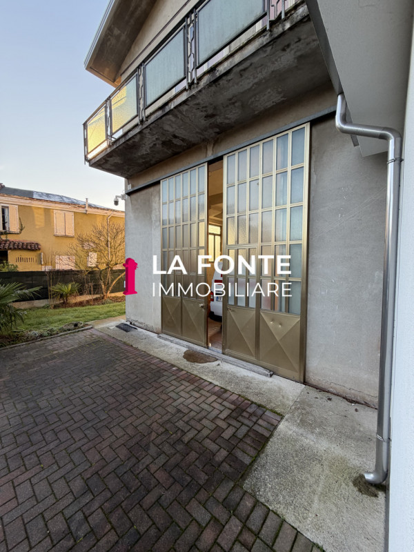 TORRE Spaziosa PORZ.NE di BIF.RE di circa 300 mq. L’immobile è ideale per famiglie numerose o chi...