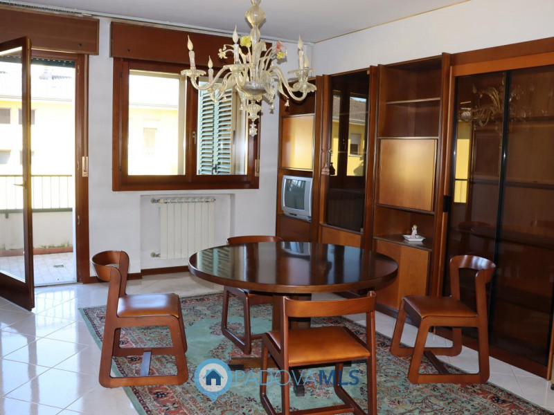 Immobile in esclusiva al Gruppo Padova MLS
In zona Mortise, proponiamo in vendita un luminoso app...