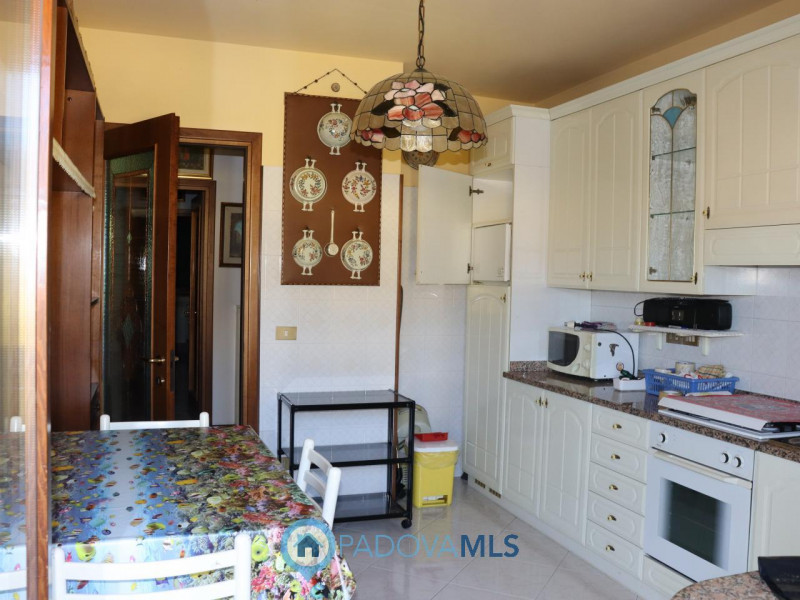 Immobile in esclusiva al Gruppo Padova MLS
In zona Mortise, proponiamo in vendita un luminoso app...