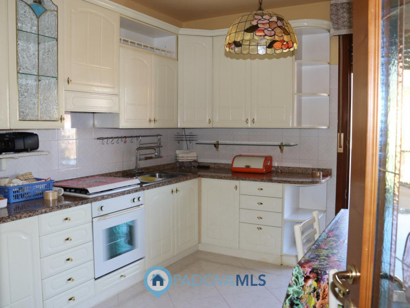 Immobile in esclusiva al Gruppo Padova MLS
In zona Mortise, proponiamo in vendita un luminoso app...