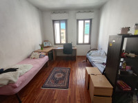 Proponiamo in vendita un ampio appartamento quadrilocale di circa 110 mq situato al primo piano d...