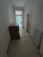 Proponiamo in vendita un ampio appartamento quadrilocale di circa 110 mq situato al primo piano d...