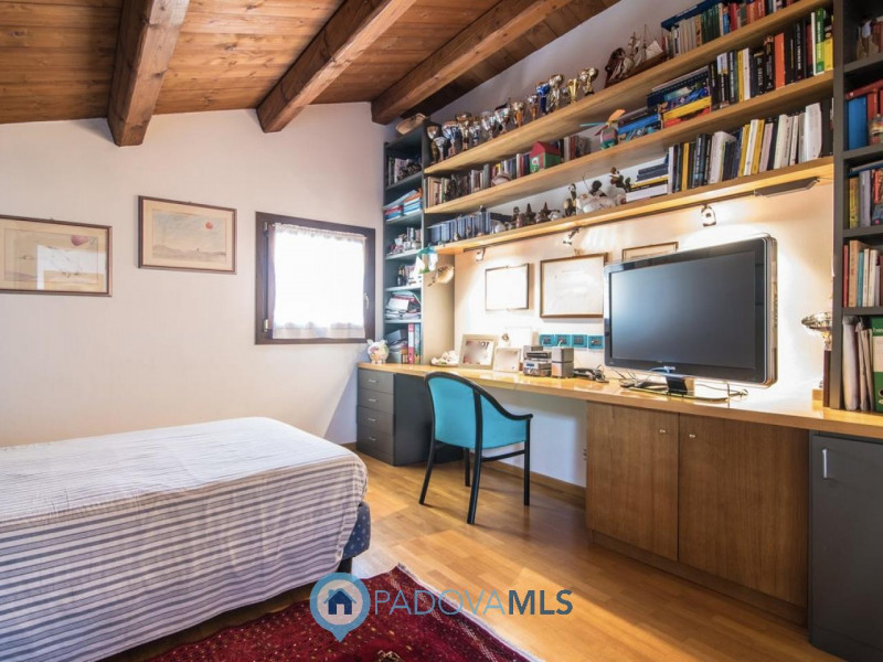 Immobile in esclusiva al Gruppo Padova MLS
Villa singola di pregio a Bragni Cadoneghe, caratteriz...