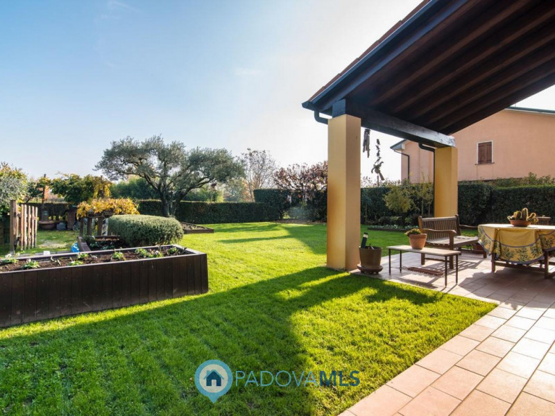 Immobile in esclusiva al Gruppo Padova MLS
Villa singola di pregio a Bragni Cadoneghe, caratteriz...