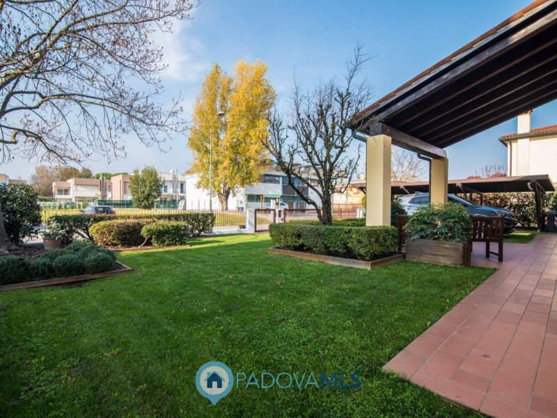 Immobile in esclusiva al Gruppo Padova MLS
Villa singola di pregio a Bragni Cadoneghe, caratteriz...