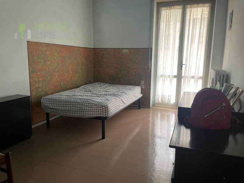 RECOARO TERME: spazioso APPARTAMENTO BICAMERE in pieno centro con poggiolo, veranda, soffitta, te...