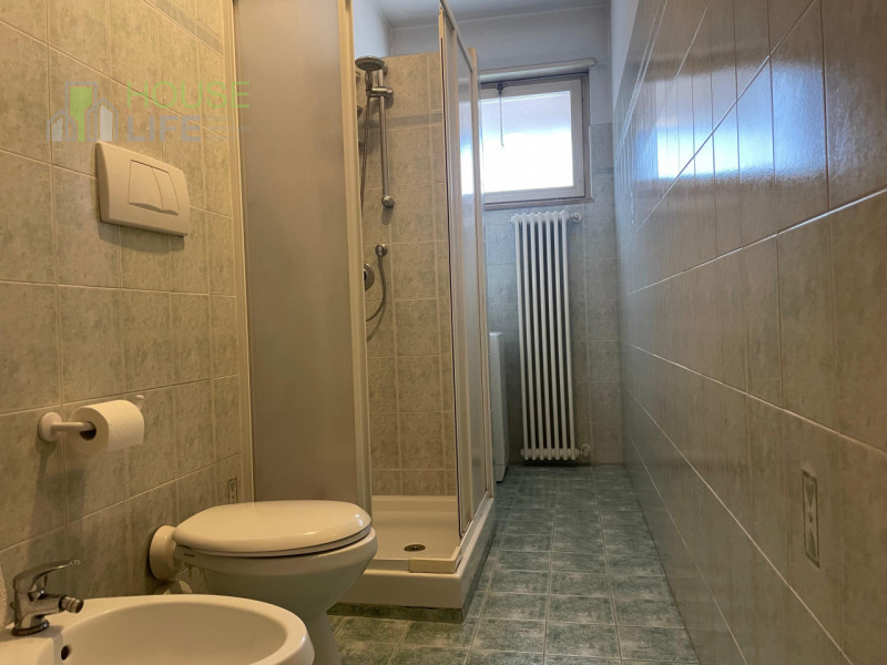 RECOARO TERME: spazioso APPARTAMENTO BICAMERE in pieno centro con poggiolo, veranda, soffitta, te...