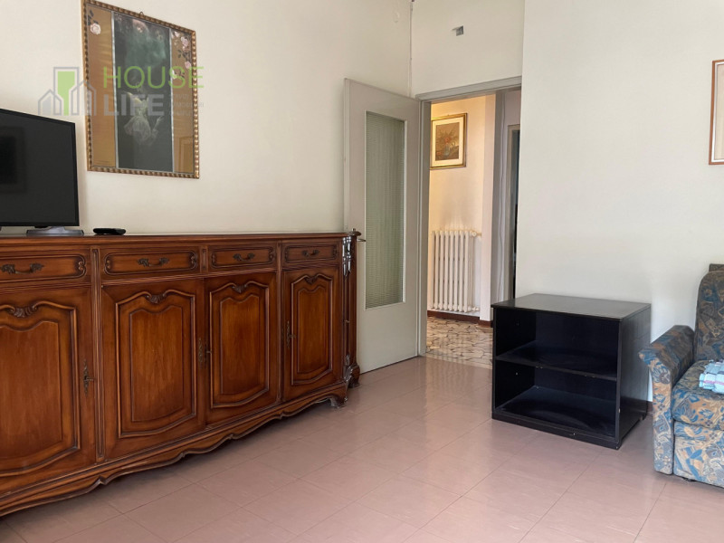 RECOARO TERME: spazioso APPARTAMENTO BICAMERE in pieno centro con poggiolo, veranda, soffitta, te...