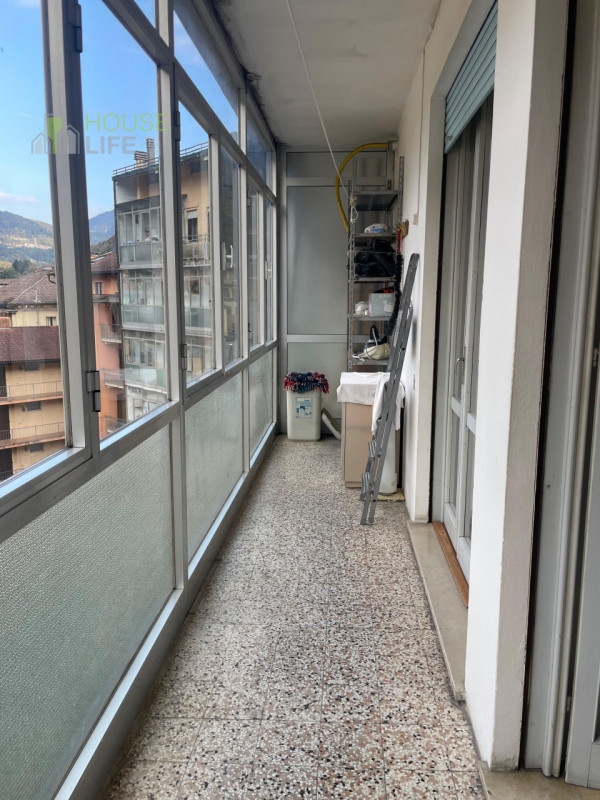 RECOARO TERME: spazioso APPARTAMENTO BICAMERE in pieno centro con poggiolo, veranda, soffitta, te...