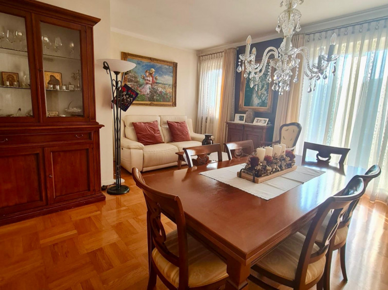 A Dueville, in una zona residenziale centrale, tranquilla e ben servita, proponiamo in vendita un...