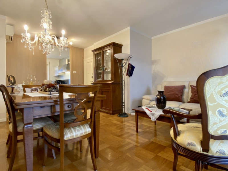 A Dueville, in una zona residenziale centrale, tranquilla e ben servita, proponiamo in vendita un...