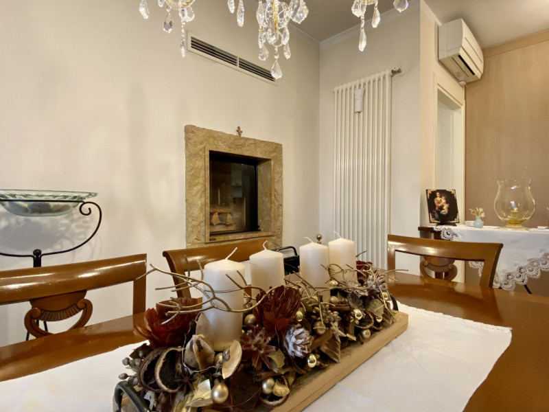 A Dueville, in una zona residenziale centrale, tranquilla e ben servita, proponiamo in vendita un...