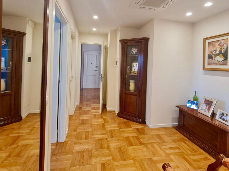 A Dueville, in una zona residenziale centrale, tranquilla e ben servita, proponiamo in vendita un...