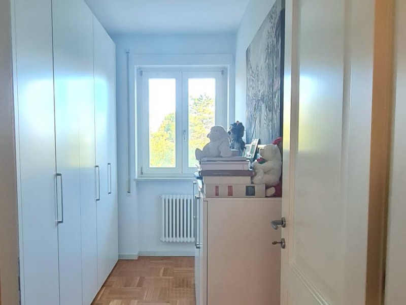 A Dueville, in una zona residenziale centrale, tranquilla e ben servita, proponiamo in vendita un...