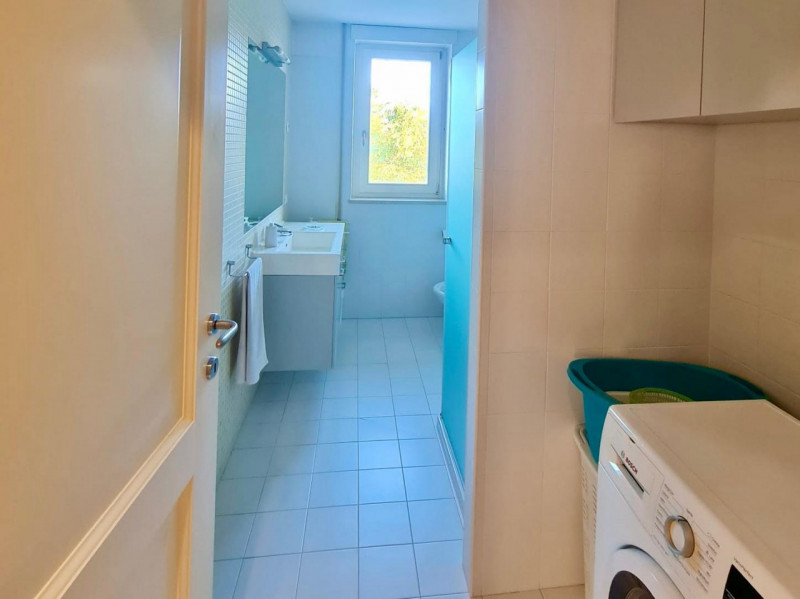 A Dueville, in una zona residenziale centrale, tranquilla e ben servita, proponiamo in vendita un...