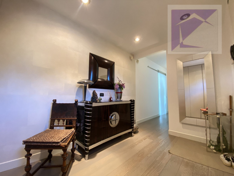 Immersa nella quiete della campagna, a soli 3 minuti dal centro di Santa Giustina in Colle, propo...