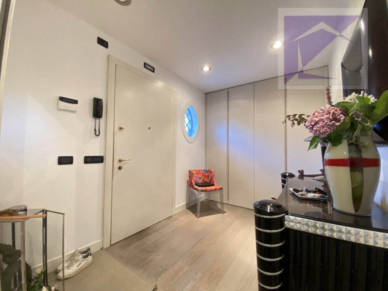 Immersa nella quiete della campagna, a soli 3 minuti dal centro di Santa Giustina in Colle, propo...