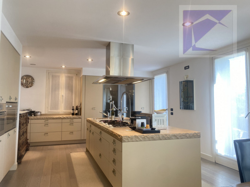 Immersa nella quiete della campagna, a soli 3 minuti dal centro di Santa Giustina in Colle, propo...