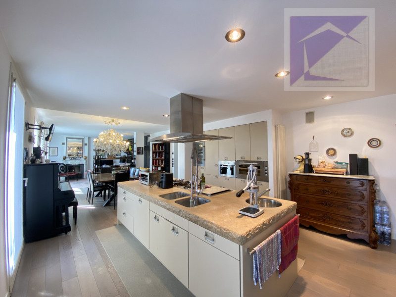 Immersa nella quiete della campagna, a soli 3 minuti dal centro di Santa Giustina in Colle, propo...