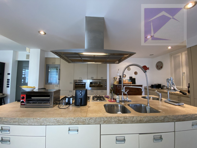 Immersa nella quiete della campagna, a soli 3 minuti dal centro di Santa Giustina in Colle, propo...