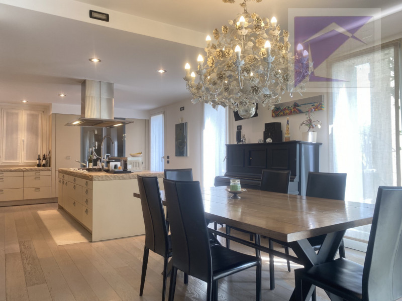 Immersa nella quiete della campagna, a soli 3 minuti dal centro di Santa Giustina in Colle, propo...