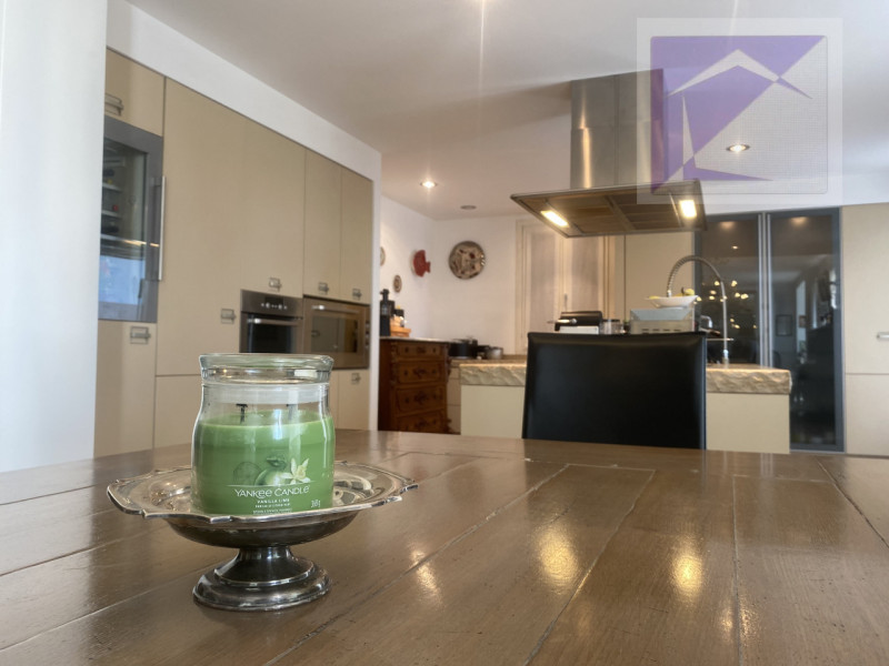 Immersa nella quiete della campagna, a soli 3 minuti dal centro di Santa Giustina in Colle, propo...