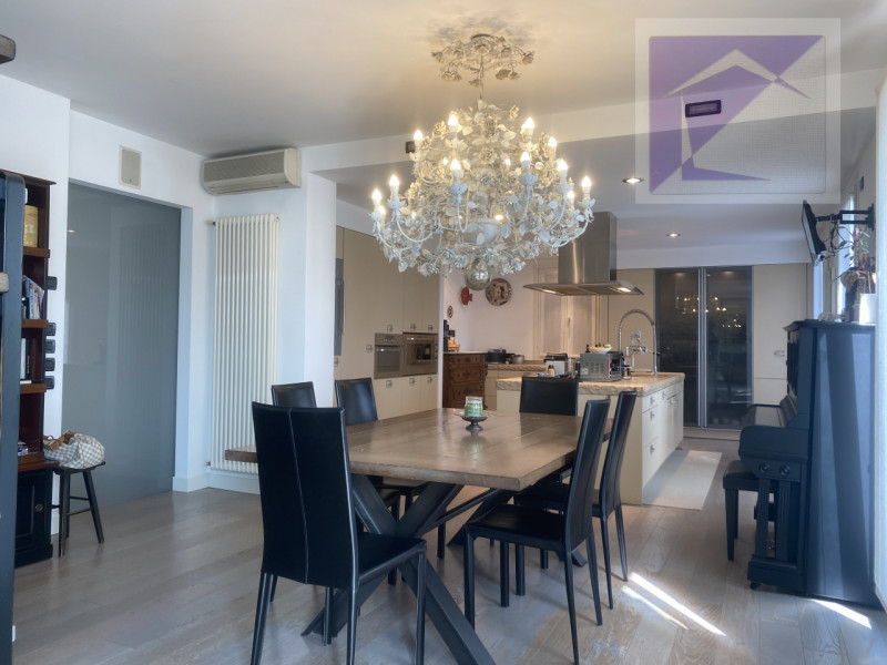 Immersa nella quiete della campagna, a soli 3 minuti dal centro di Santa Giustina in Colle, propo...