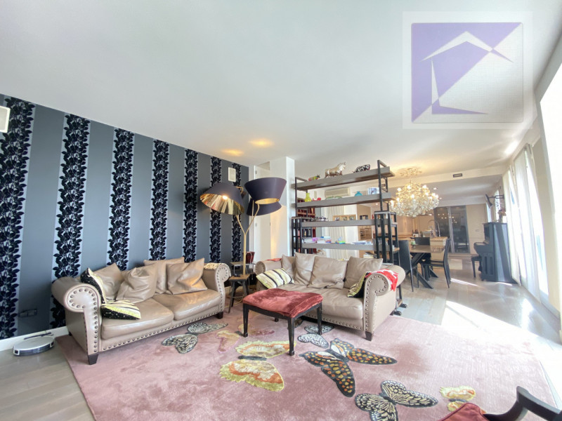 Immersa nella quiete della campagna, a soli 3 minuti dal centro di Santa Giustina in Colle, propo...