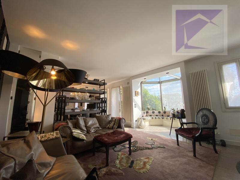 Immersa nella quiete della campagna, a soli 3 minuti dal centro di Santa Giustina in Colle, propo...