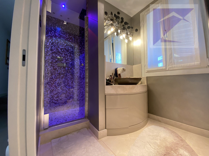 Immersa nella quiete della campagna, a soli 3 minuti dal centro di Santa Giustina in Colle, propo...