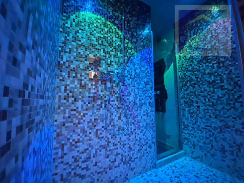 Immersa nella quiete della campagna, a soli 3 minuti dal centro di Santa Giustina in Colle, propo...