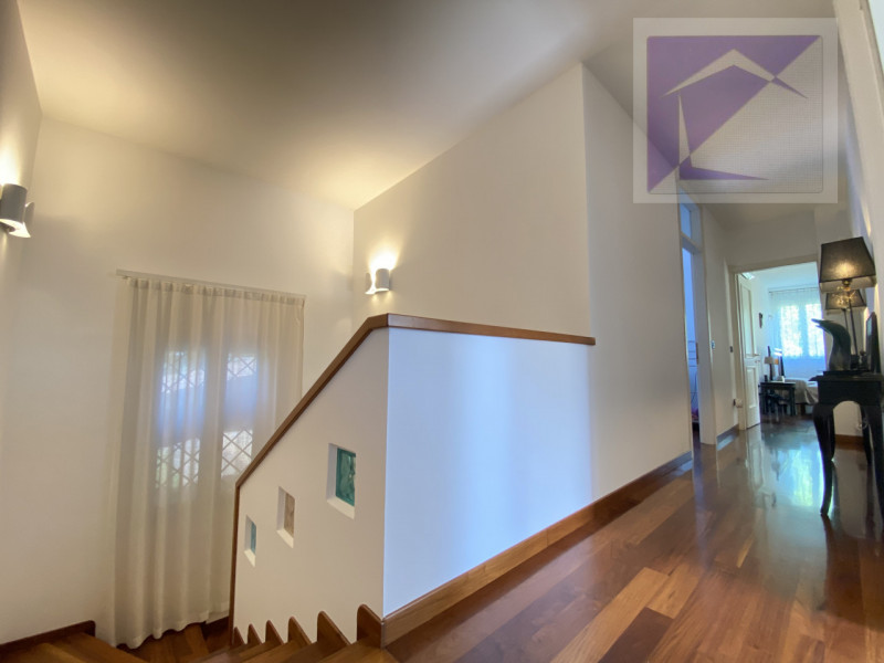 Immersa nella quiete della campagna, a soli 3 minuti dal centro di Santa Giustina in Colle, propo...