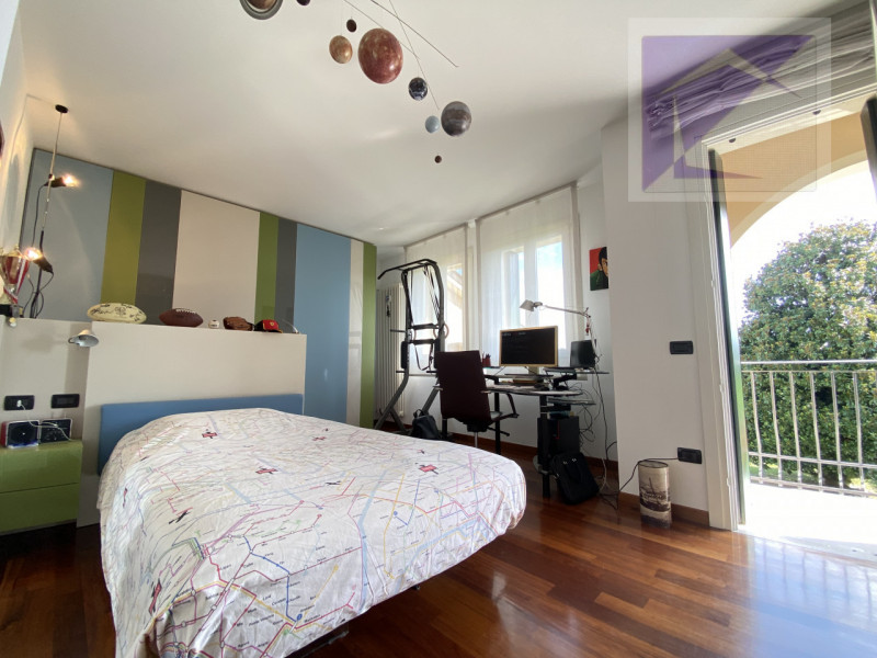 Immersa nella quiete della campagna, a soli 3 minuti dal centro di Santa Giustina in Colle, propo...