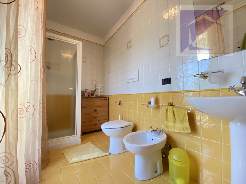 Immersa nella quiete della campagna, a soli 3 minuti dal centro di Santa Giustina in Colle, propo...