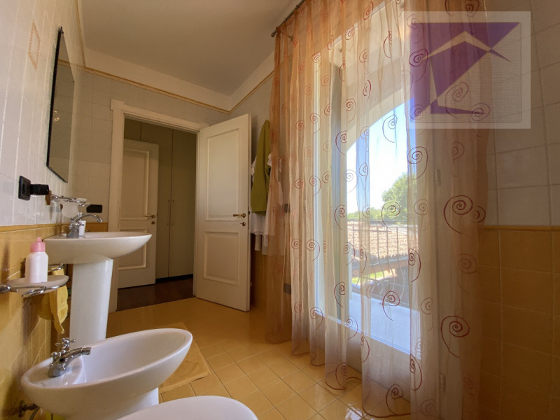 Immersa nella quiete della campagna, a soli 3 minuti dal centro di Santa Giustina in Colle, propo...