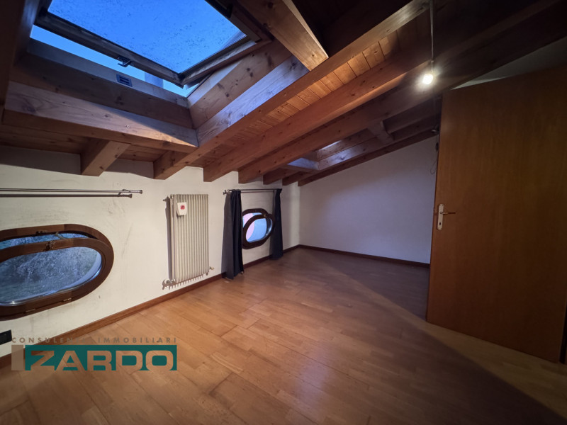 Rif. A-315 (per info 3409172184 | Nicolò)

Scoprite un'opportunità unica di vivere nella tranquil...