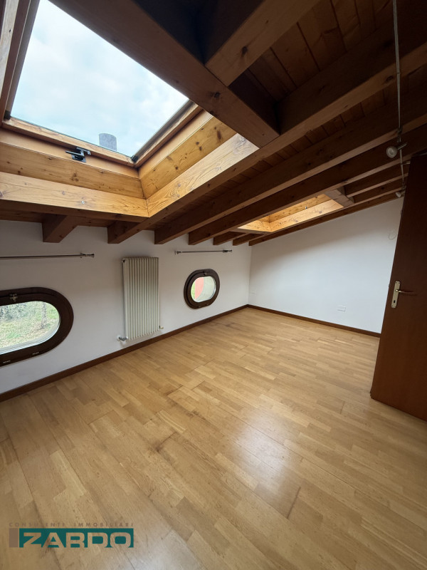 Rif. A-315 (per info 3409172184 | Nicolò)

Scoprite un'opportunità unica di vivere nella tranquil...