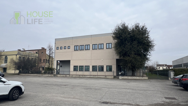 VERONA-MINERBE: Z.I. Capannone artigianale di 3.830 mq, suddivisa in un piano terra di 2.200 mq e...