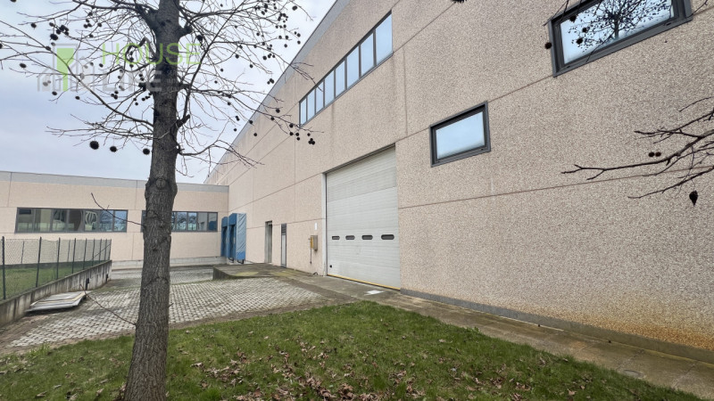 VERONA-MINERBE: Z.I. Capannone artigianale di 3.830 mq, suddivisa in un piano terra di 2.200 mq e...