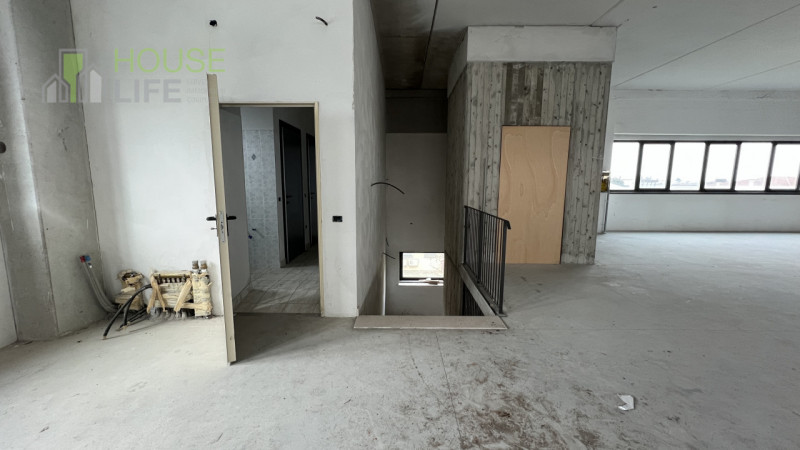 VERONA-MINERBE: Z.I. Capannone artigianale di 3.830 mq, suddivisa in un piano terra di 2.200 mq e...