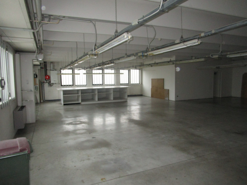 Peraga di Vigonza, locasi porzione di capannone di circa 320 mq. inclusi alcuni uffici. Primo pia...