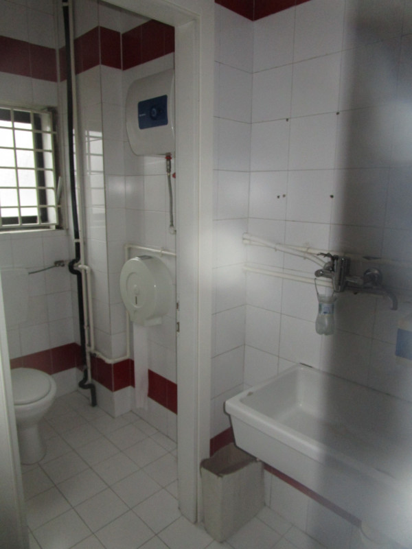 Peraga di Vigonza, locasi porzione di capannone di circa 320 mq. inclusi alcuni uffici. Primo pia...