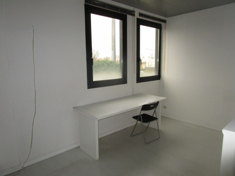 Peraga di Vigonza, locasi porzione di capannone di circa 320 mq. inclusi alcuni uffici. Primo pia...