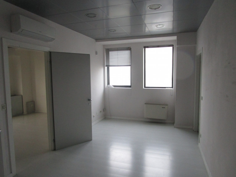 Peraga di Vigonza, locasi porzione di capannone di circa 320 mq. inclusi alcuni uffici. Primo pia...