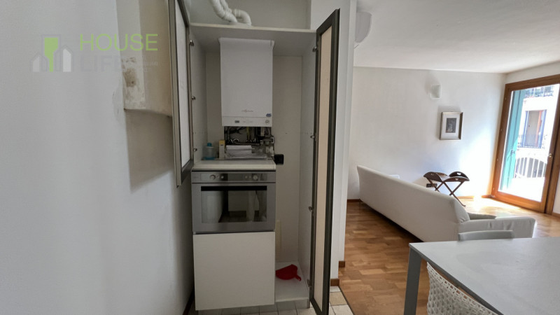 SCHIO – Centro: in zona residenziale centrale, comoda a tutti i servizi, appartamento TRICAMERE s...