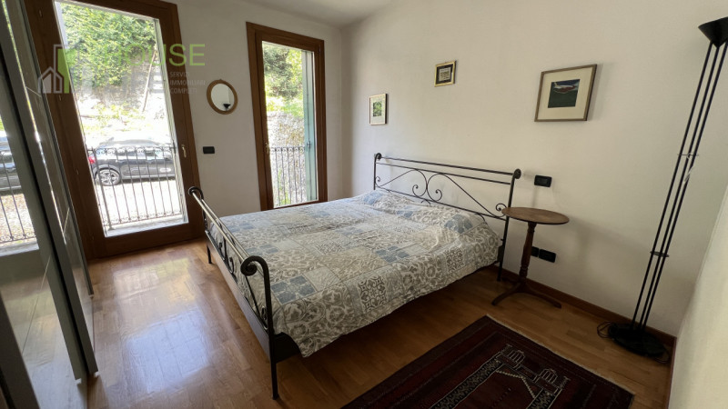 SCHIO – Centro: in zona residenziale centrale, comoda a tutti i servizi, appartamento TRICAMERE s...