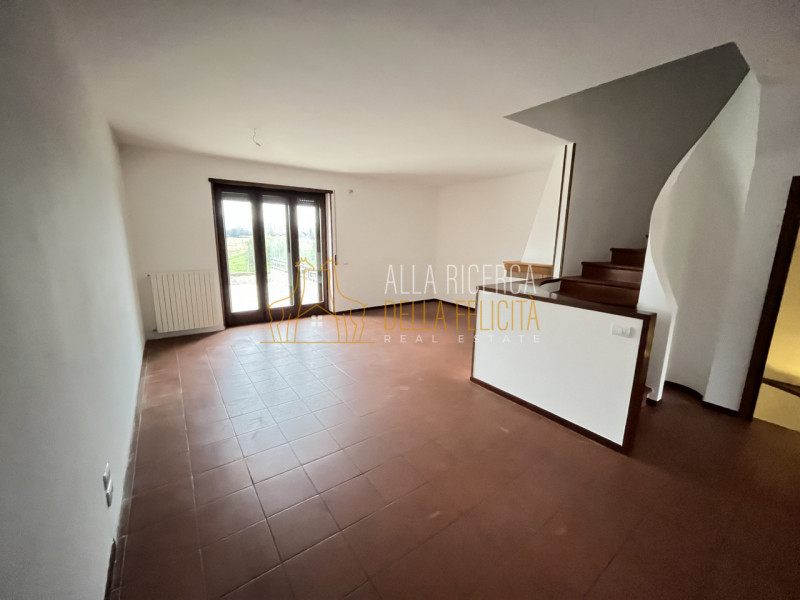 SCHIO - Giavenale: CASA A SCHIERA DI TESTA con tre camere, giardino, garage e 2 posti auto copert...