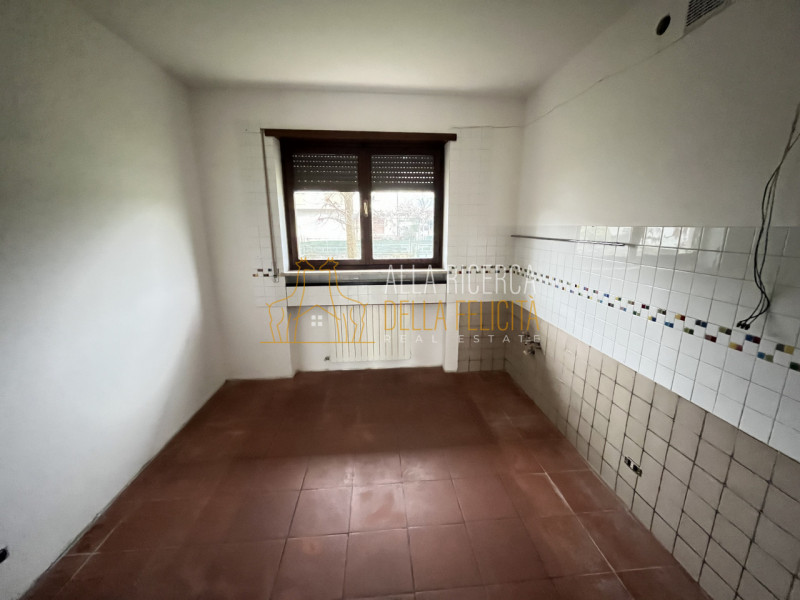 SCHIO - Giavenale: CASA A SCHIERA DI TESTA con tre camere, giardino, garage e 2 posti auto copert...