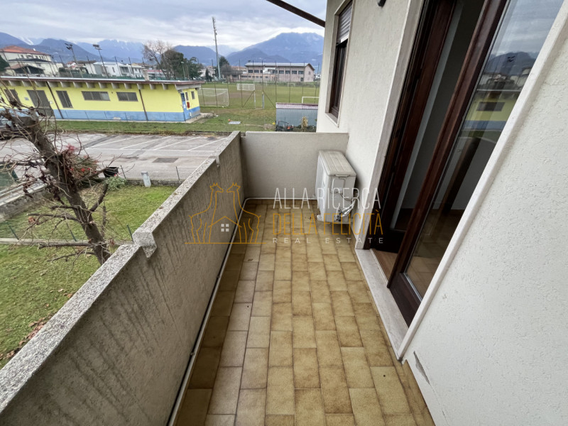 SCHIO - Giavenale: CASA A SCHIERA DI TESTA con tre camere, giardino, garage e 2 posti auto copert...