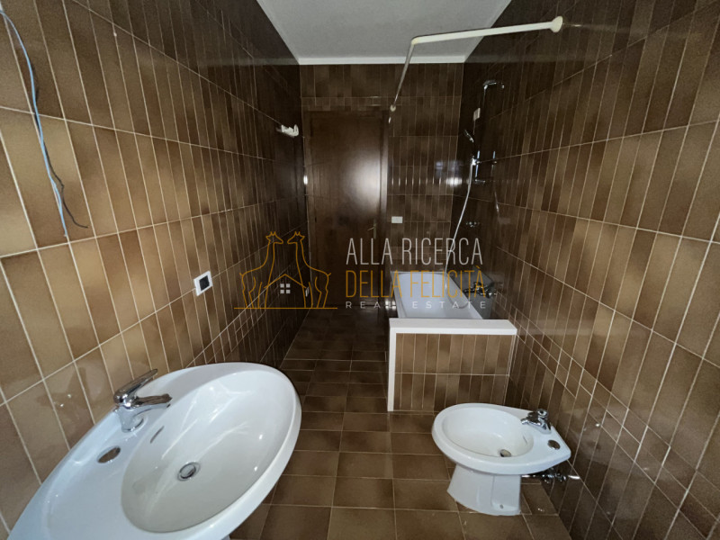 SCHIO - Giavenale: CASA A SCHIERA DI TESTA con tre camere, giardino, garage e 2 posti auto copert...